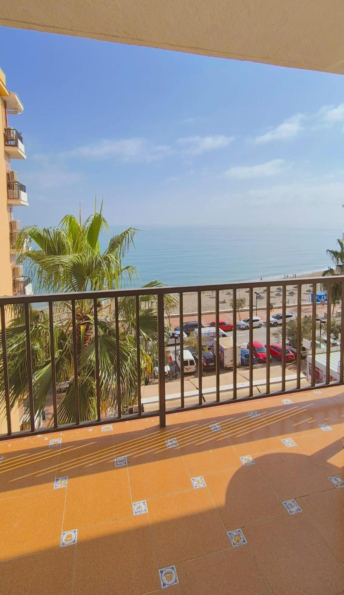 Apartamento Con Piscina En La Primera Linea De Playa De Fuengirola Exteriör bild